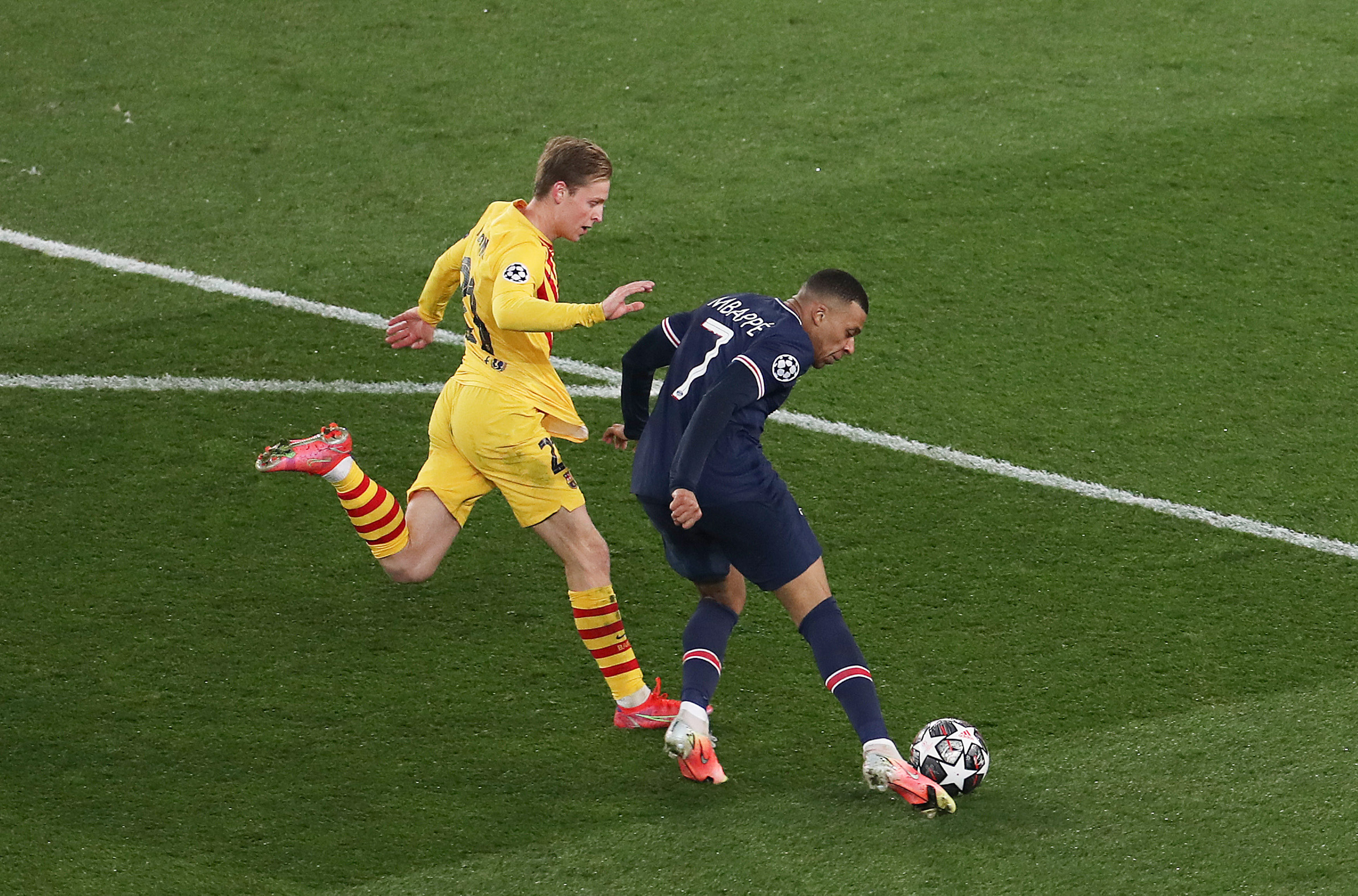 简洁纯色的商务型名片设计