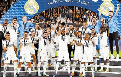 时尚耳机海报设计_数据线电子产品系列海报设计